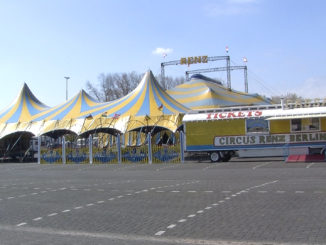 Circus Renz Berlin slaat tenten op in Leeuwarden